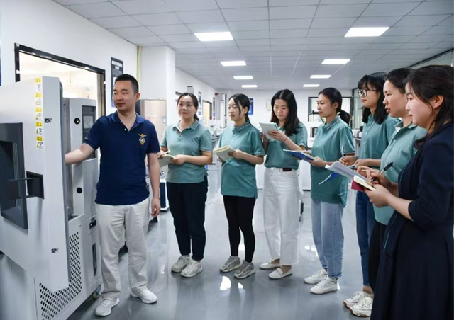 Customer visit and technical training for polymer material testing machines operation