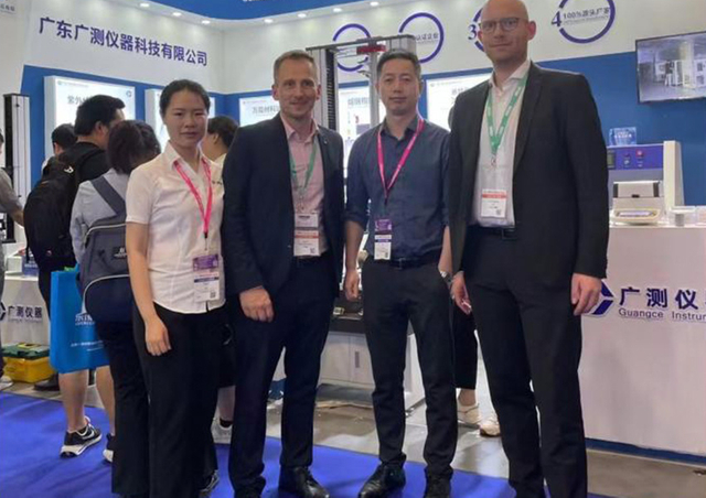 International customer inspection of testing equipment before shipment and acceptance